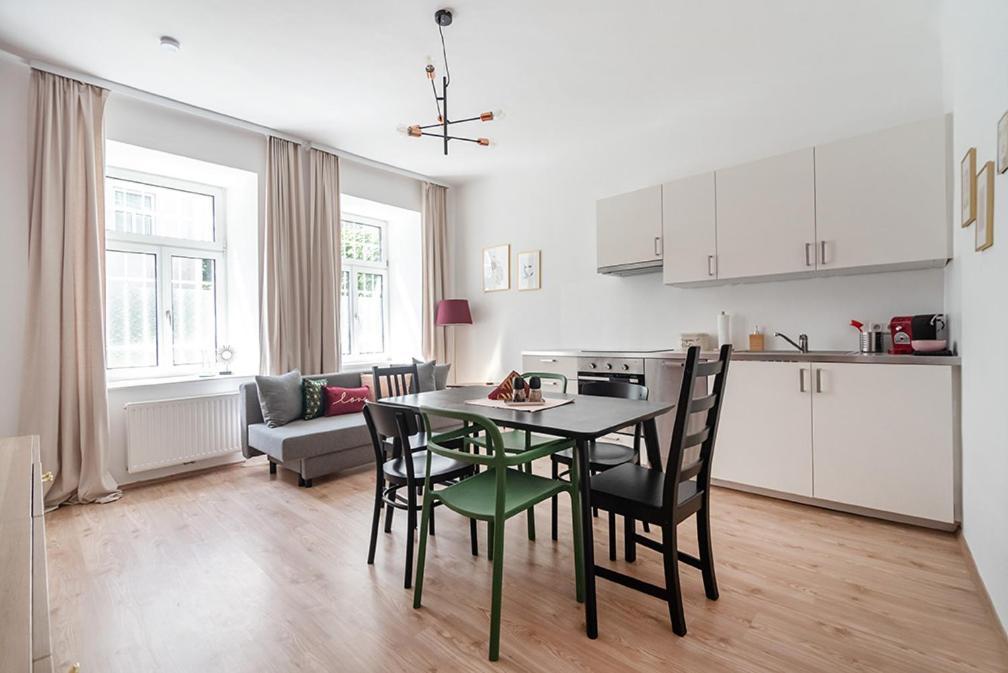 Appartement Colorful Facing Courtyard Wenen