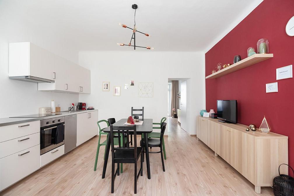 Appartement Colorful Facing Courtyard Wenen